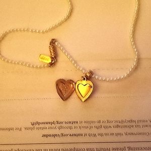Little girls charm necklace heart-shaped with picture holder